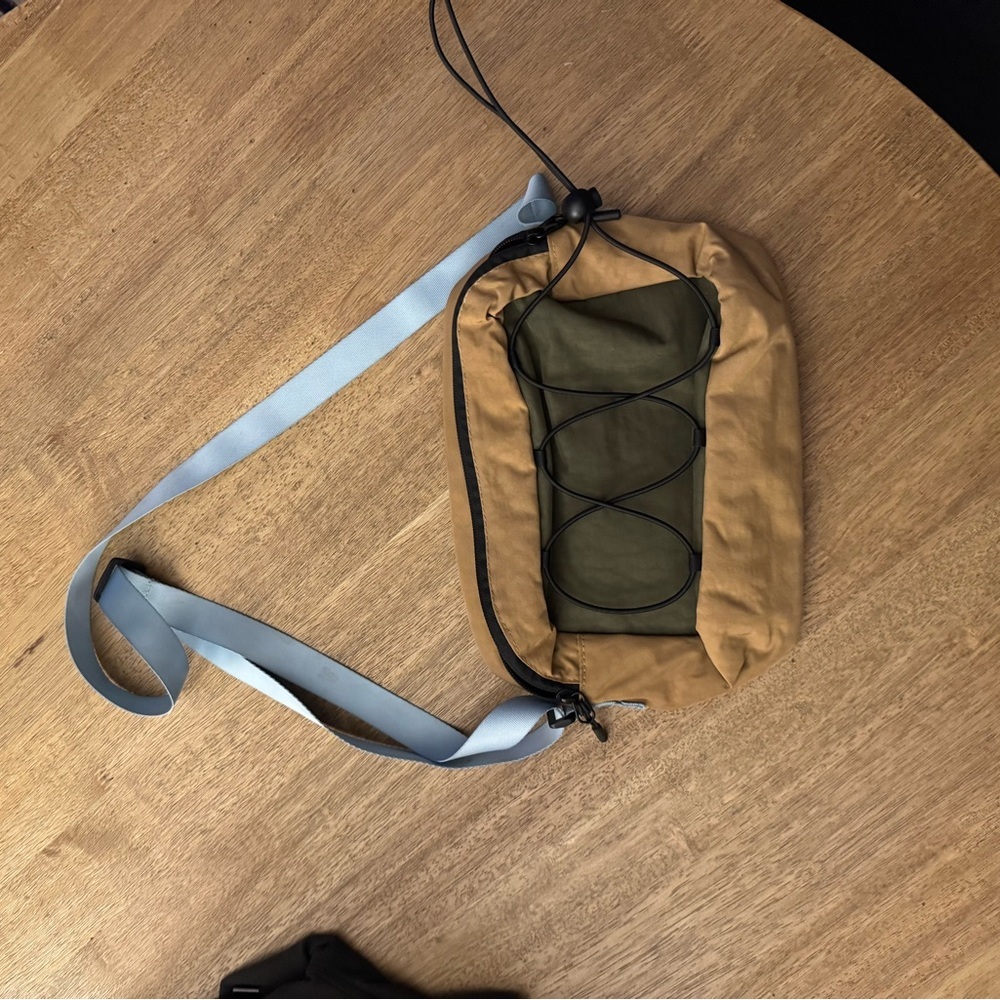 Urban Outfitters Crinkle Crossbody Bag - Picture 5 of 7